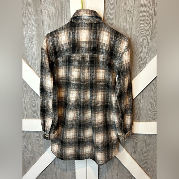 055. Forever 21 Fully Lined Shacket Classic Cream/Black/Tan Plaid Size Small - Picture 3 of 7